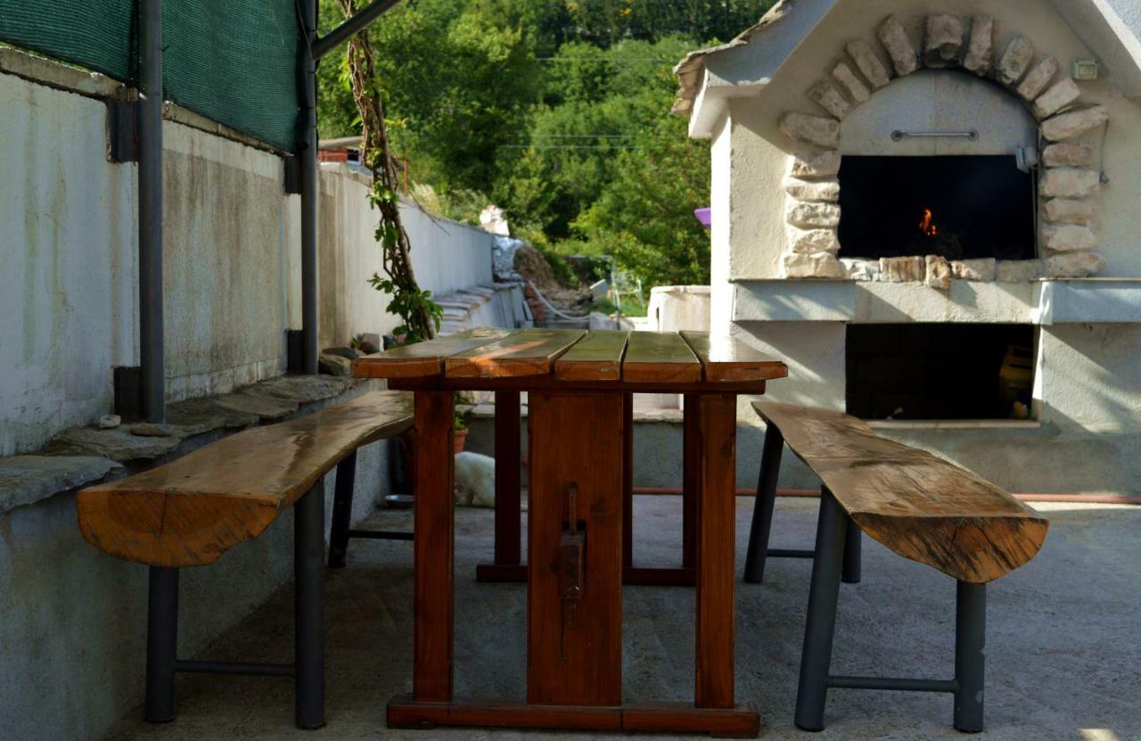 Villa Bubalo Omiš Exteriör bild